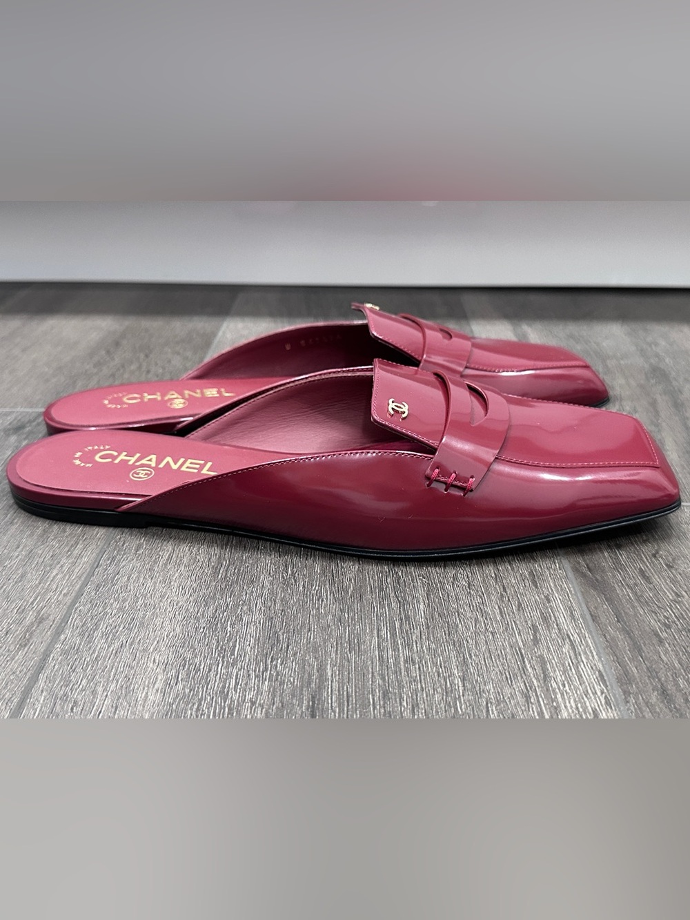 2026 CHANEL BURGUNDY LEATHER SLIDES MULES HALF LOAFER SHOES GOLD CC LOGO 41 - Picture 4 of 16